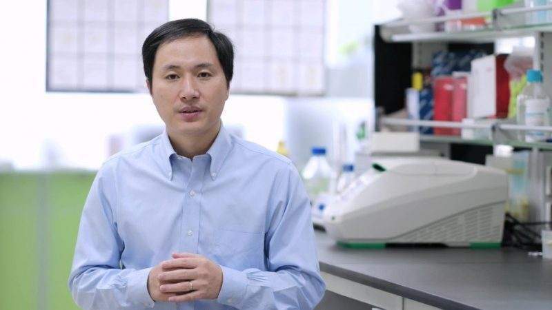 Chiński naukowiec skazany na 3 lata za zmianę genomów embrionów