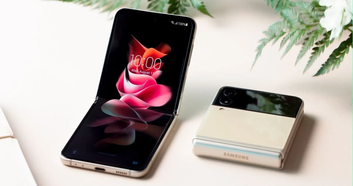 Samsung wprowadził Galaxy Z Flip 3: Snapdragon 888 i bardziej użyteczny wyświetlacz zewnętrzny